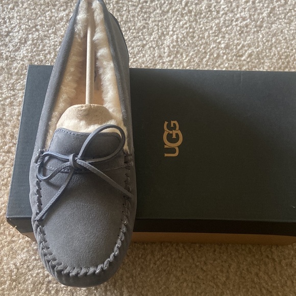 UGG Loafer - Picture 3 of 4